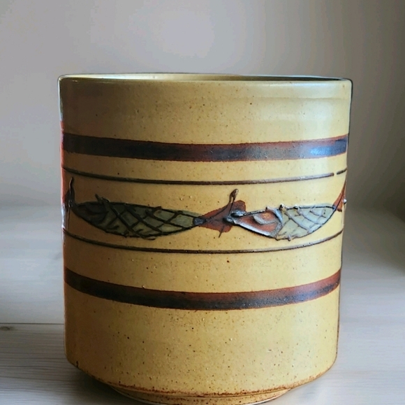 Vintage WONY Ltd Japan Stoneware Vase – 5″ Fish-Band Motif | Mid-Century Japandi - Picture 3 of 11